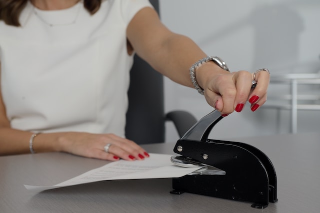 5 Tips for Finding a Reliable Notary Near You